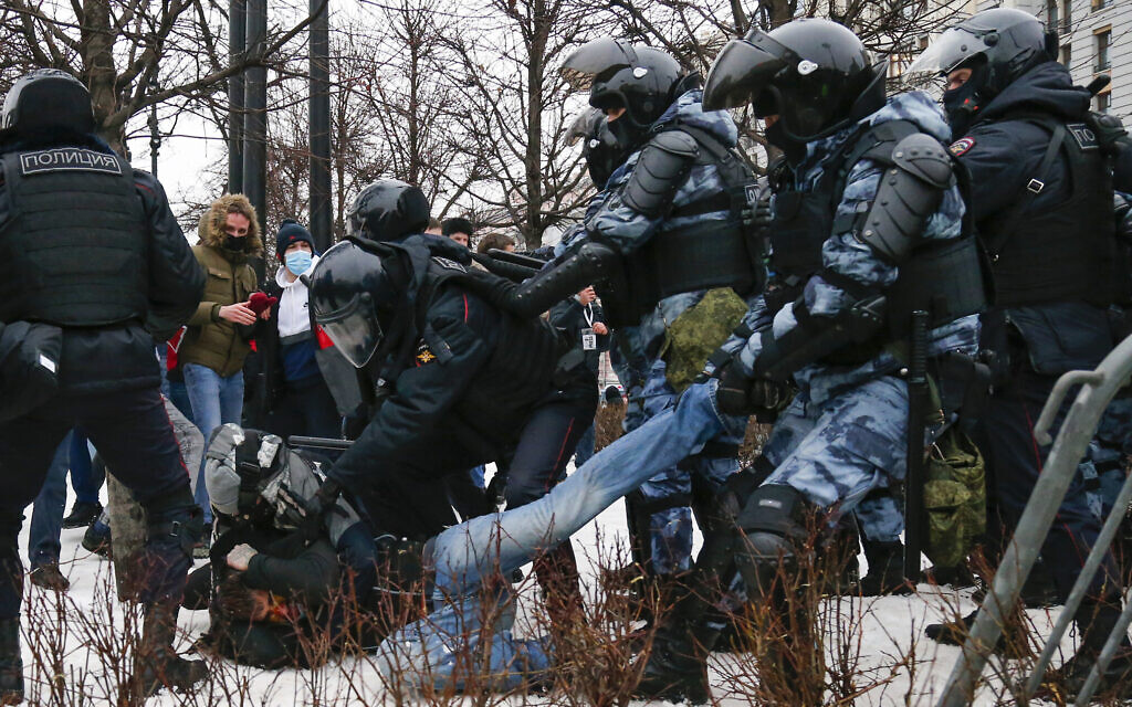 Over 2,000 arrested in Russia at Navalny rallies; clashes in Moscow - Vimarsana News