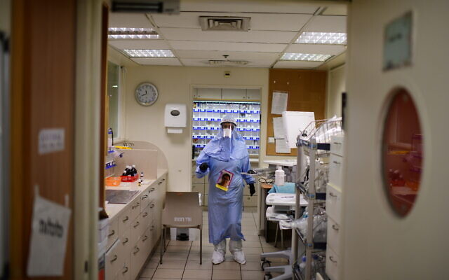 Ichilov hospital team members wearing protective gear as they work at the coronavirus department of Ichilov hospital in Tel Aviv, on January 01, 2021. (Tomer Neuberg/Flash90)
