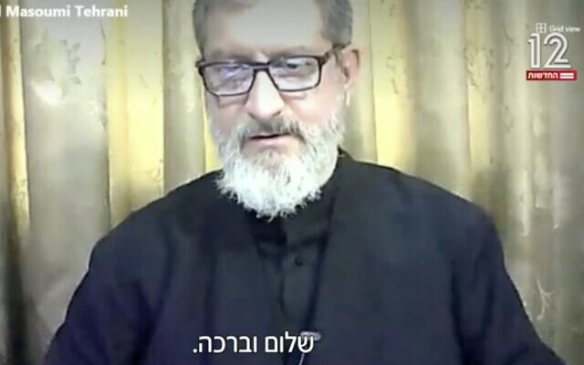 Iranian cleric Abdol-Hamid Masoumi-Tehrani speaks from Tehran with Ohad Hemo of Israel's Channel 12 on January 25, 2021. (Channel 12 screenshot)