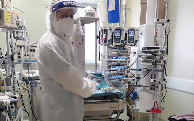 A medic in a coronavirus ward at Hadassah Medical Center in Jerusalem (courtesy of Hadassah Medical Center)