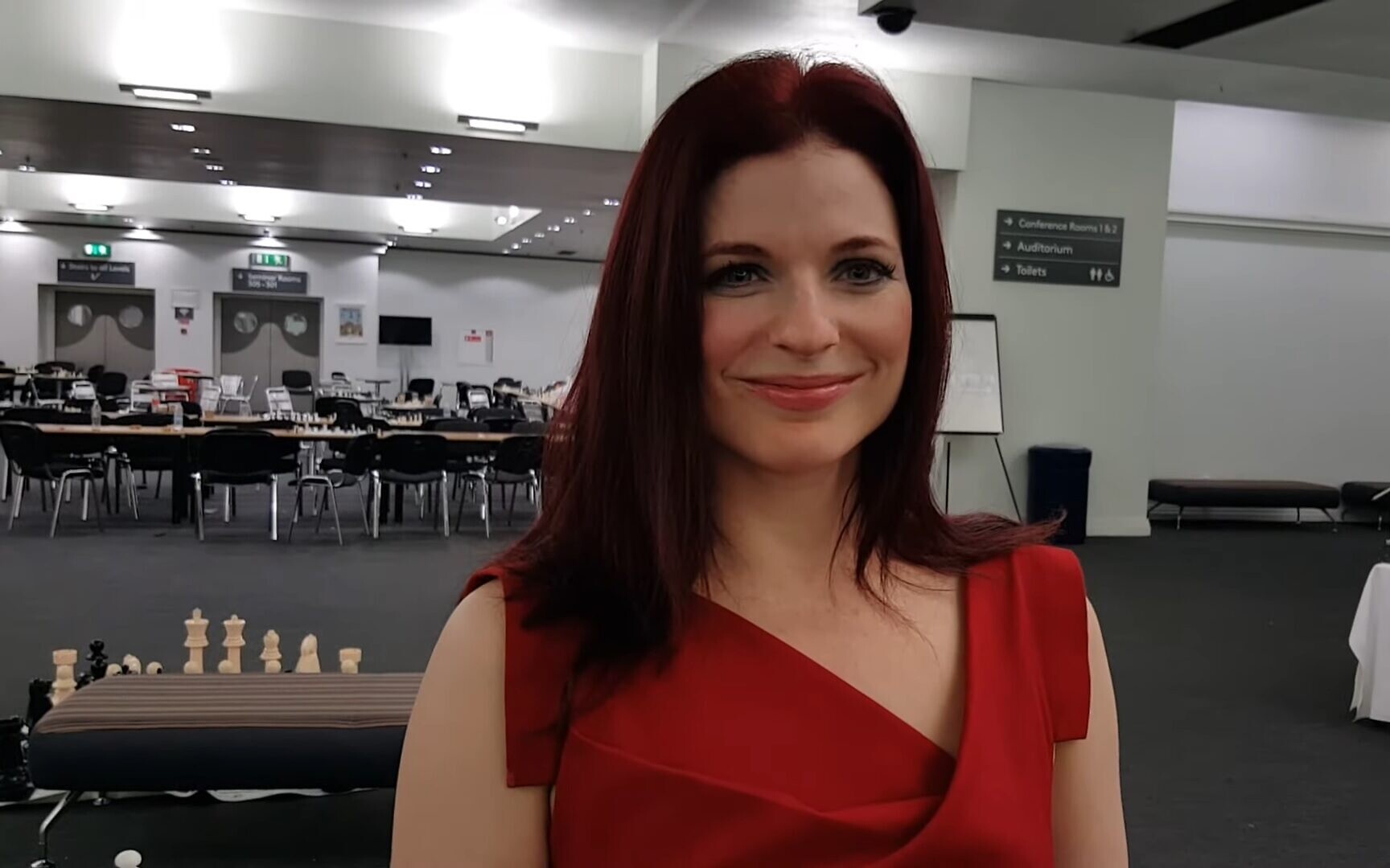 INTERNATIONAL CHESS FEDERATION (FIDE) WOMAN GRANDMASTER RED