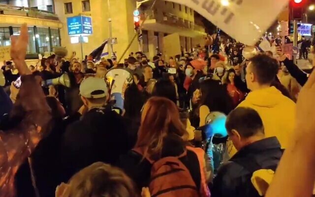 Demonstrators against Prime Minister Benjamin Netanyahu in Jerusalem, January 9, 2021 (video screenshot)