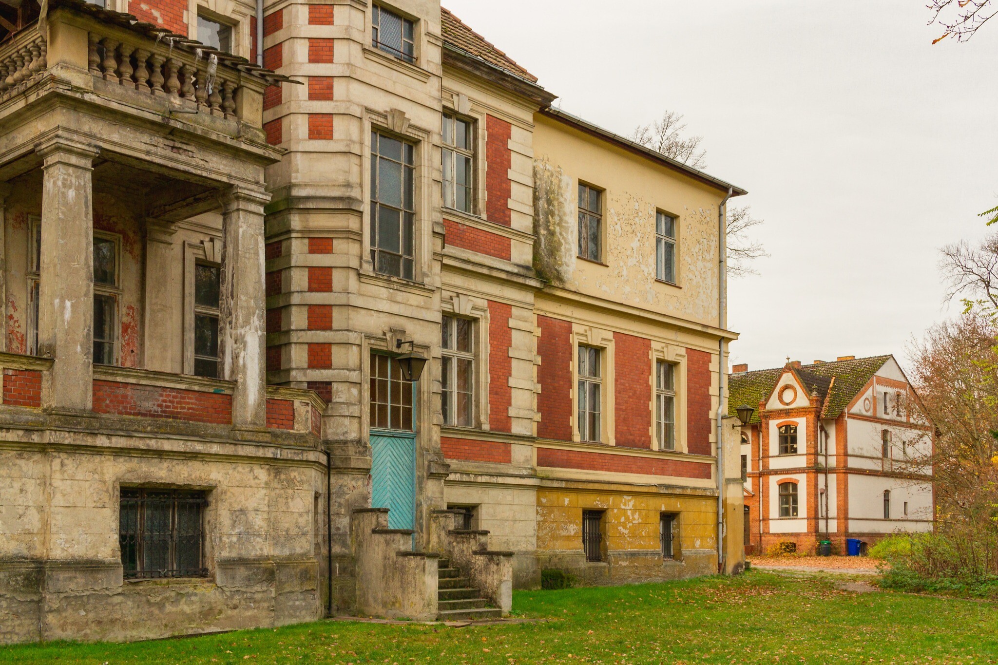 A location used for filming 'Queen's Gambit,' Schloss Schulzendorf in Germany, outside Berlin, November 2020. (courtesy: Felipe Tofani/Fotostrasse.com)