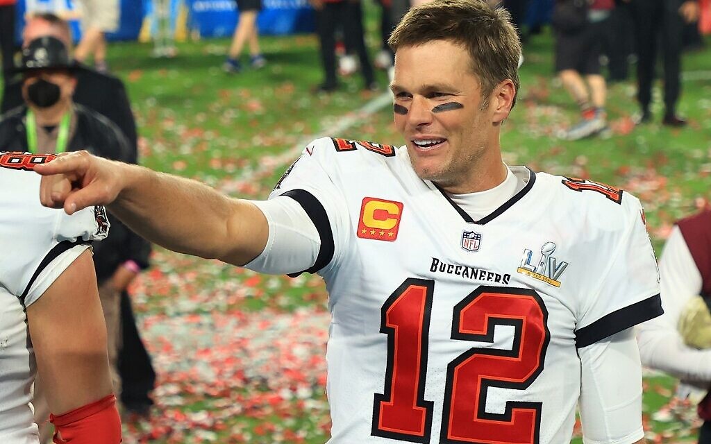 Tom Brady in a Buccaneers jersey? QB's odd move joins NFL history