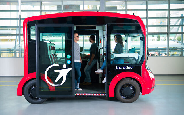 An iCristal electric shuttle developed by Lohr Group that will start using Mobileye's self-driving tech (Courtesy)