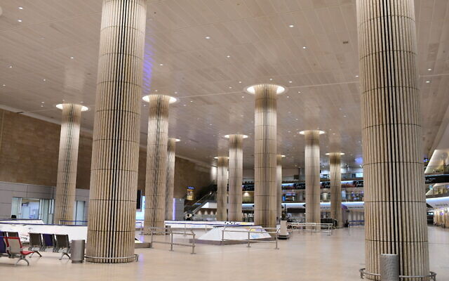 The empty arrival hall at the Ben Gurion International Airport near Tel Aviv on February 3, 2021 (Tomer Neuberg/Flash90)