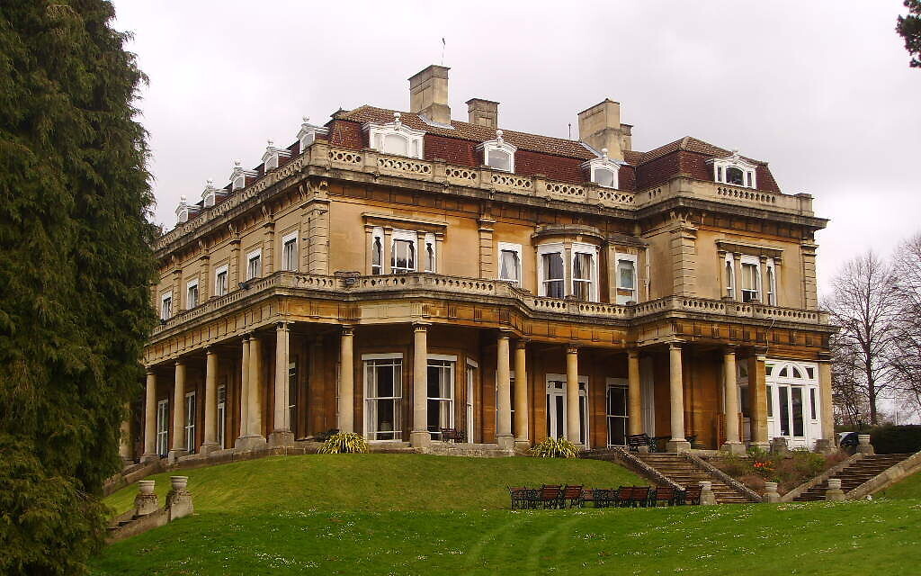 A view of Headington Hill Hall. (Wikimedia Commons/ CC-BY-1.0/Donegalscott)