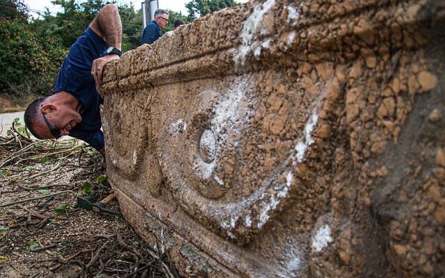 1,800-year-old sarcophagus discovered at the Ramat Gan Safari Park (Israel Antiquities Authority)