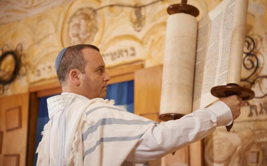 Rabbi Gilad Kariv takes part in prayers on Israel's independence day at Beit Daniel in Tel Aviv in 2018. (Courtesy Israel Movement for Progressive Judaism)