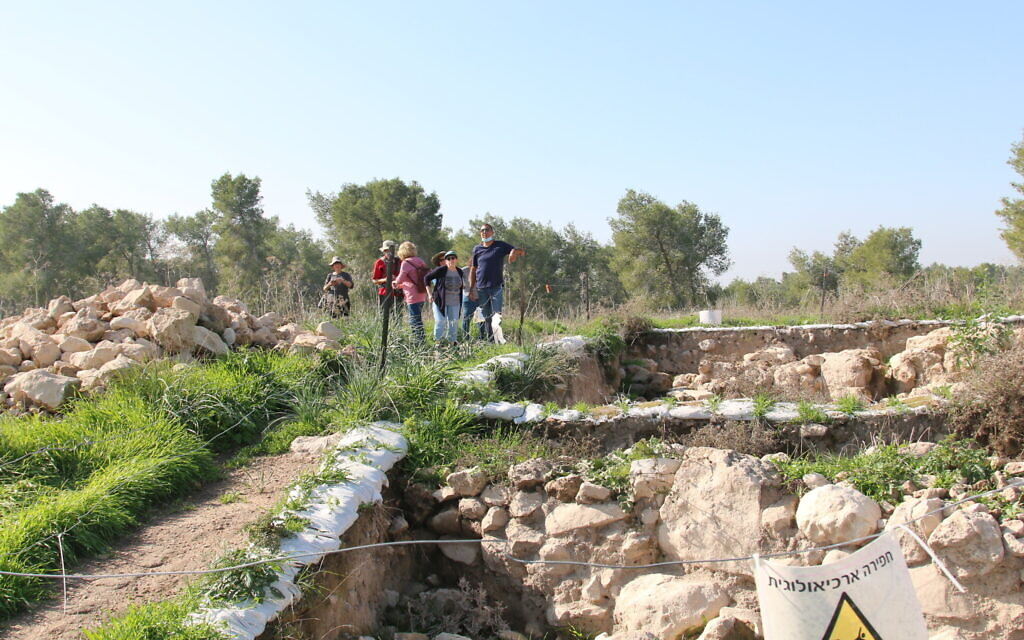 At the site of the Ziklag dig with Saar Ganor. (Shmuel Bar-Am)