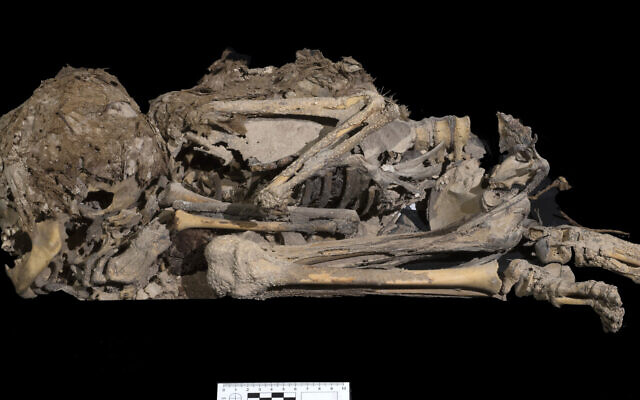 27-6000-years-skeleton.-Photo-Clara-Amit-Israel-Antiquities-Authority-640x400.jpg