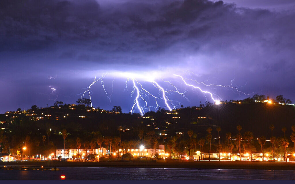 Study finds that lightning attacks could cause life on earth