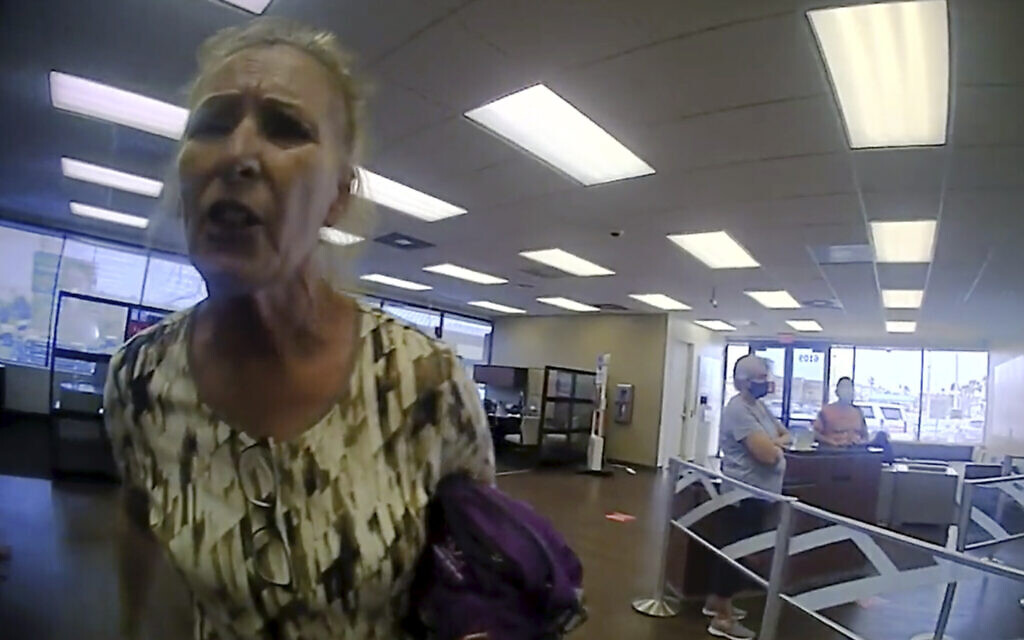 Arrest warrant for Texan who wouldn't wear mask in bank, likened it to Nazi star - Vimarsana News