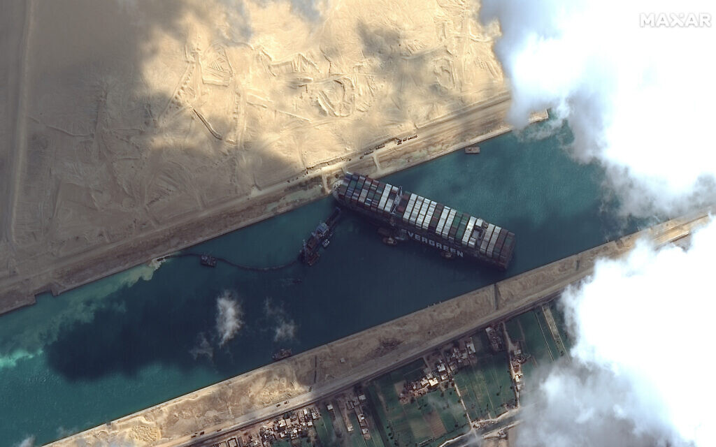 Plan to renovate a boat that is blocking Suez Canal use in full