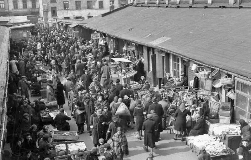 Illustrative: A market in the Warsaw ghetto, Nazi-occupied Poland, 1941. (public domain)