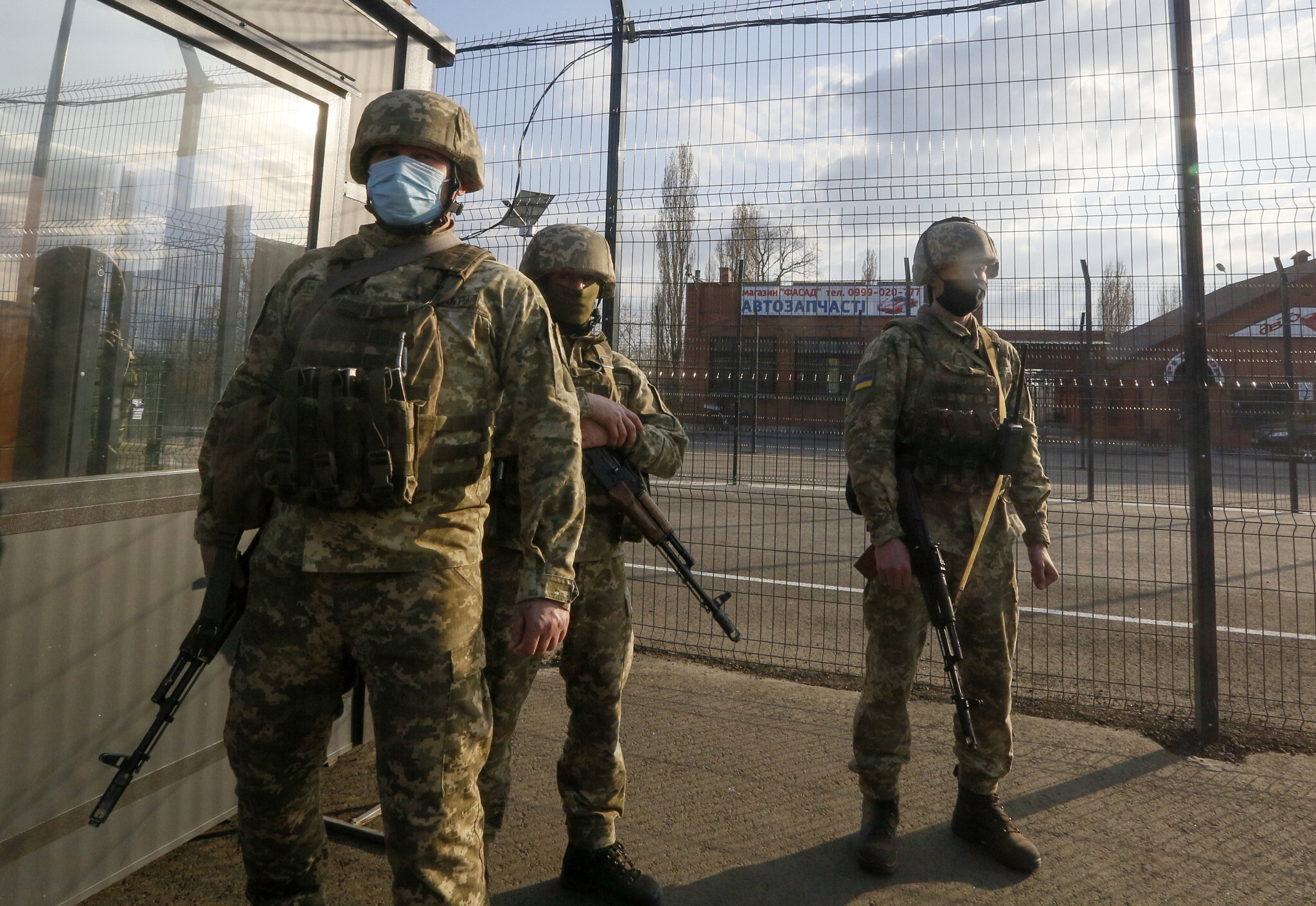 As Russian Troops Mass On Ukraine Border Eu Warns Spark Could Ignite