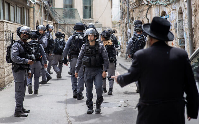 Police officers during a raid in the ultra orthodox Jewish neighborhood of Mea Shearim, Jerusalem, April 20, 2021. (Yonatan Sindel/Flash90)