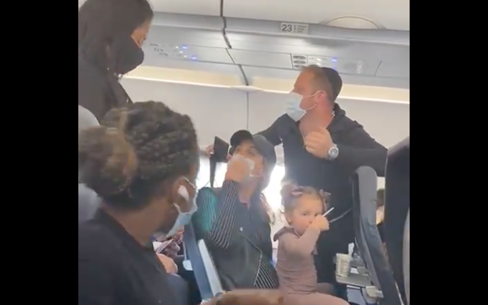Video shows family kicked off Spirit flight over mask spat