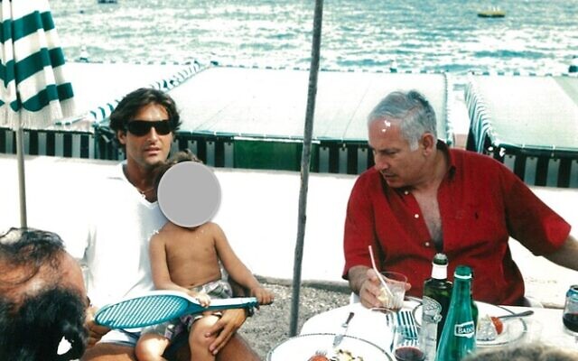Arnaud Mimran vacationing with Benjamin Netanyahu in Monaco in 2003 (Photo courtesy of Mediapart)