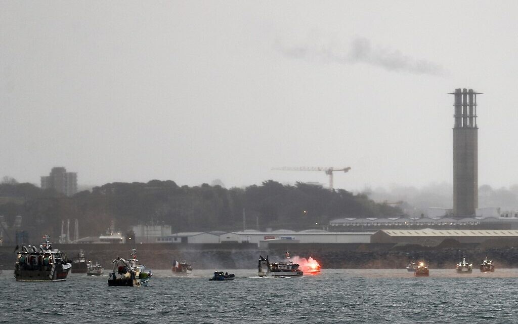 Britain, France send gunboats to Jersey as tensions escalate over fishing rights - Vimarsana News