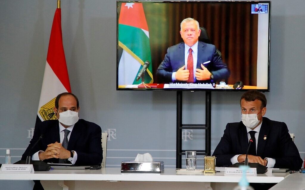 French President Emanuel Macron (R) and Egyptian President Abdel-Fattah el-Sissi attend a video conference with Jordan's King Abdullah II (on screen) to work on a concrete proposal for a ceasefire and a possible path to discussions between Israel and the Palestinians at the Elysee Palace in Paris, on May 18, 2021. (SARAH MEYSSONNIER / POOL / AFP)
