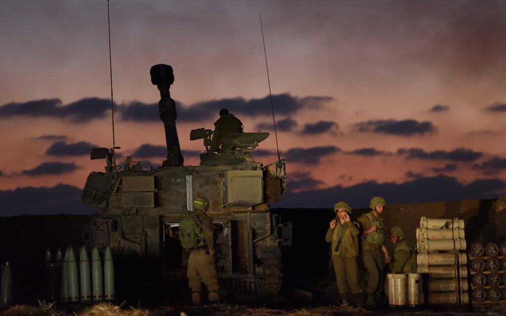An IDF artillery unit near the Israel-Gaza border in southern Israel, May 13, 2021. (Gili Yaari /Flash90)