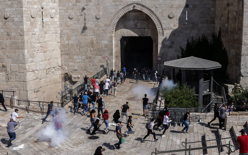 Israeli police officers seen during clashes with Palestinian protesters at Damascus Gate in Jerusalem's Old City, May 18, 2021. (Olivier Fitoussi/Flash90)