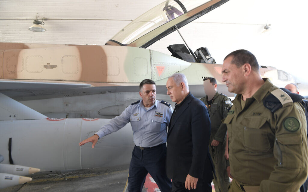 Prime Minister Benjamin Netanyahu visits the Israel Air Force base at Hatzerim, May 18, 2021. With him are Air Force chief Amikam Norkim (left) and deputy IDF chief of staff Eyal Zamir
(Kobi Gideon / GPO)