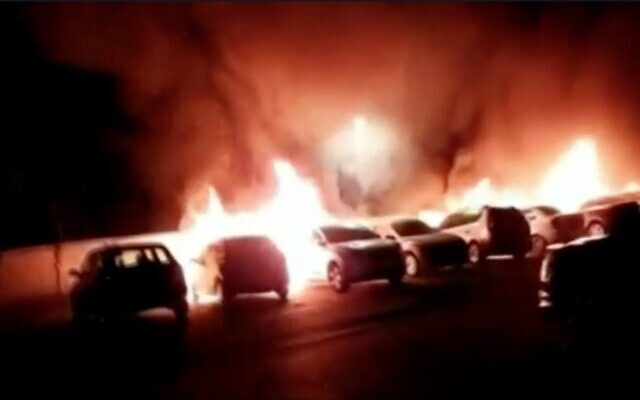 Cars on fire in Lod after being set alight by mobs of rioters, May 11, 2021 (video screenshot)