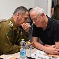 IDF Chief of Staff Aviv Kohavi (L) and Defense Minister Benny Gantz (R). (Ariel Hermoni/Defense Minister)