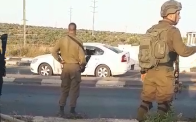 Israeli soldiers stand by the Palestinian vehcile from which two suspects allegedly attempted to commit a shooting attack at Tapuach Junction in the West Bank on May 11, 2021. (Screenshot)