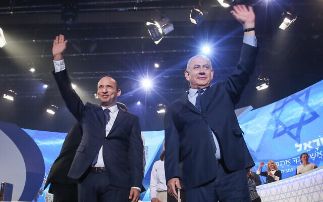 Then-prime minister Benjamin Netanyahu and then-education minister Naftali Bennett (left) at the annual Bible Quiz at the Jerusalem Theatre on Independence Day, April 19, 2018. (Shlomi Cohen/Flash90)