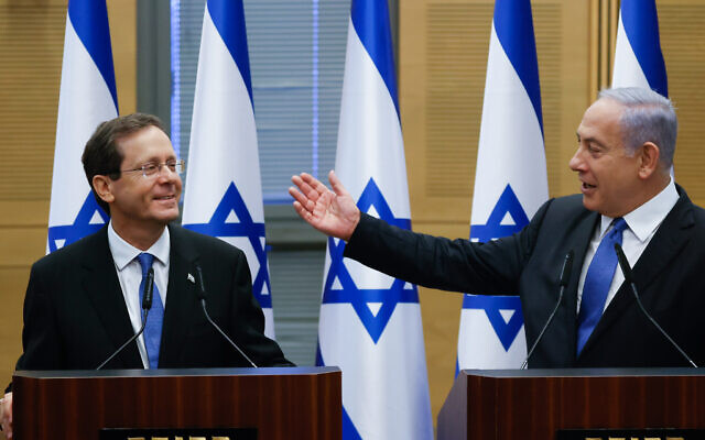 File: Newly elected Israeli President Isaac Herzog (left) with Prime Minister Benjamin Netanyahu in the Knesset after Herzog's election, June 2, 2021. (Yonatan Sindel/Flash90)