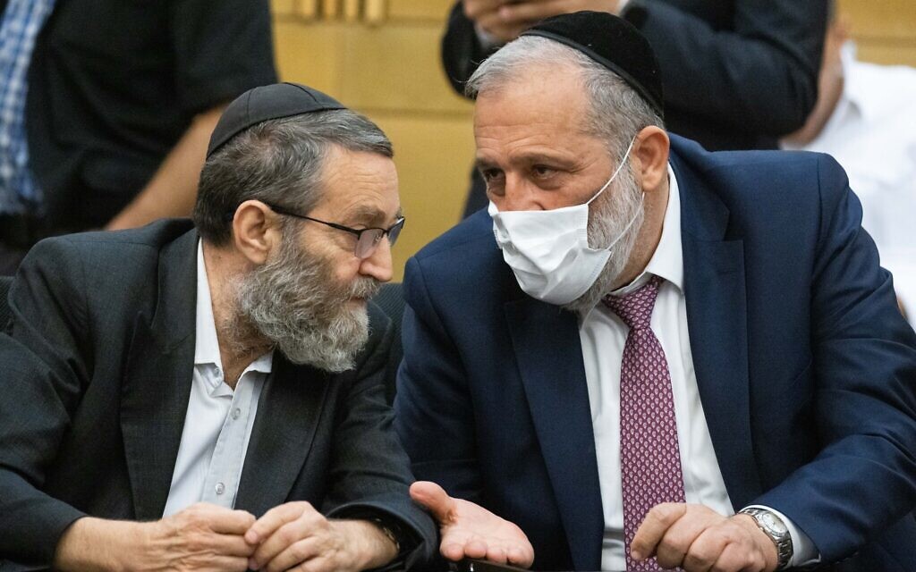 UTJ leader Moshe Gafni (left) and Shas leader Aryeh Deri at a press conference at the Knesset, June 8, 2021, denouncing Prime Minister-designate Naftali Bennett and his "change government" colleagues.  (Yonatan Sindel/Flash90)