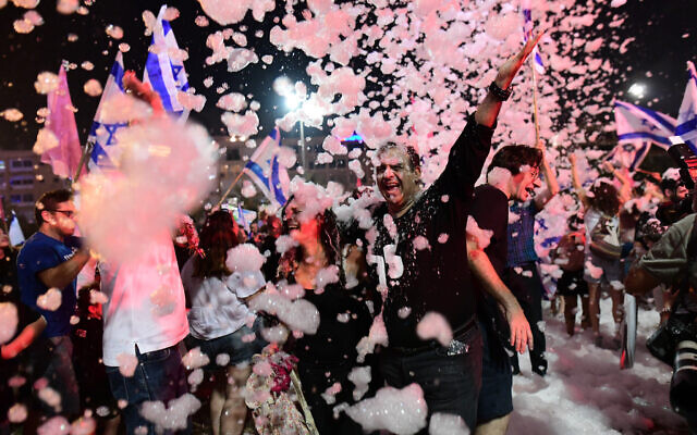 Israelis celebrate the new government at Rabin Square in Tel Aviv on June 13, 2021.(Tomer Neuberg/FLASH90)