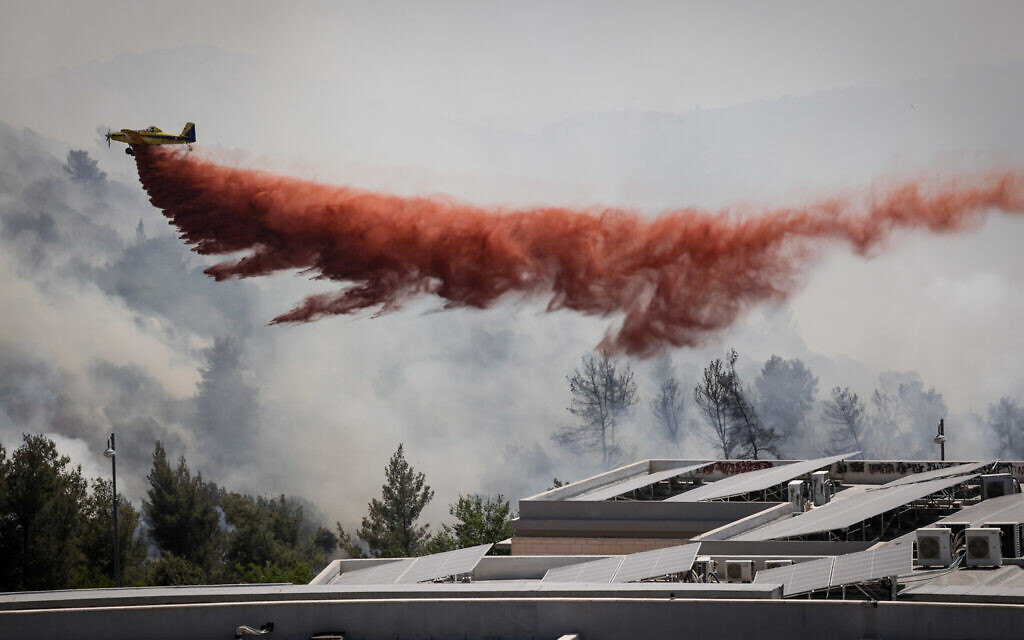 Homes evacuated after large brush fire threatens town near Jerusalem - Vimarsana News