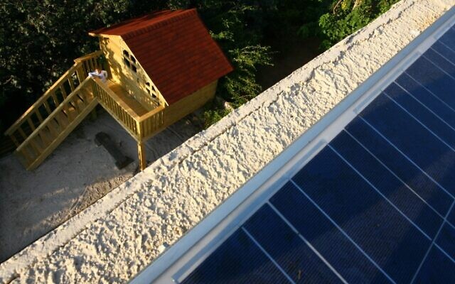 Solar panels on the roof of a private home, August 13 , 2009. (Chen Leopold / Flash 90)