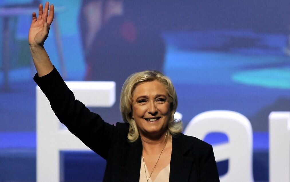 Marine Le Pen announces bid for 2022 French presidential election