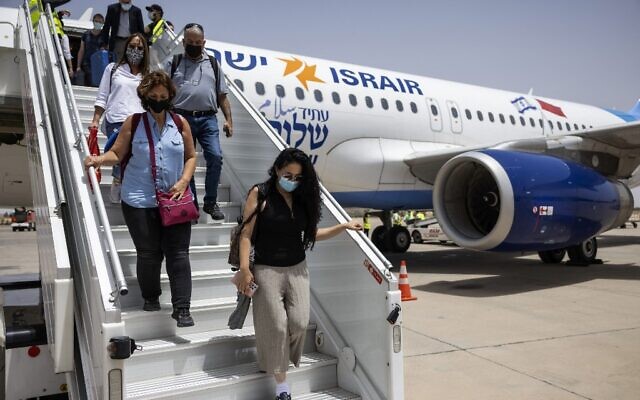 Israeli tourists arrive at the Marrakech-Menara International Airport on the first direct commercial flight between Israel and Morocco, on July 25, 2021. (FADEL SENNA / AFP)