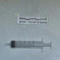 A syringe with which doctor Asaf Karpel allegedly tried to murder the partner of a woman he had a crush on, July 2021. (Israel Police)