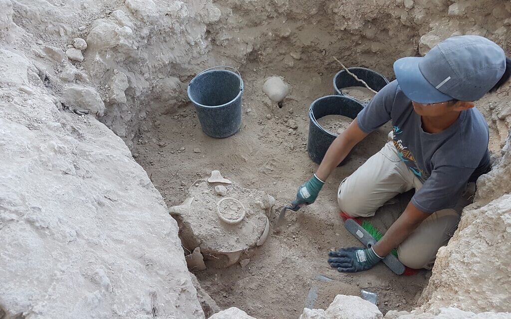 Excavation of the silo where the Jerubbaal inscription was found.  (Yossi Garfinkel, Hebrew University of Jerusalem)