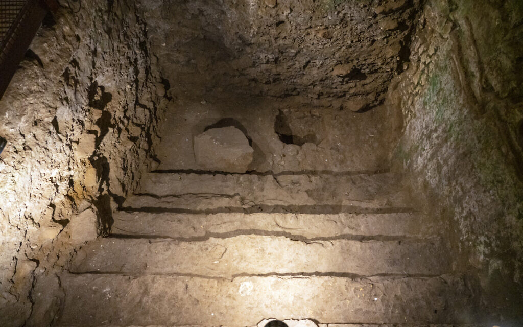 Stepped pool installed in one of the chambers of the magnificent 2,000-year-old building in Jerusalem's Old City in the late Second Temple period that served as a ritual bath.(Yaniv Berman/Israel Antiquities Authority)