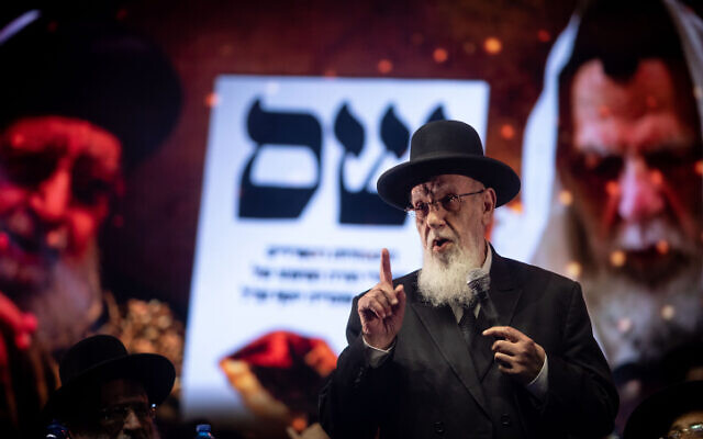 Shas spiritual leader Rabbi Shalom Cohen speaks during a campaign event of the Shas party in Holon on September 11, 2019. (Aharon Krohn/Flash90)