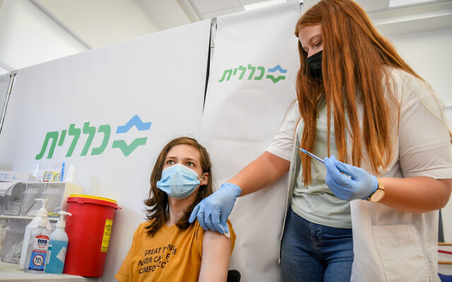 An Israeli receives coronavirus vaccine in Petah Tikva, on June 6, 2021. (Flash90)