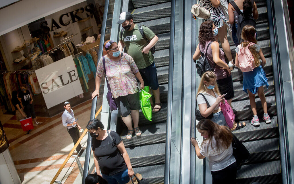 People wear protective face masks against COVID-19 as they shop inside the Azrieli mall in Tel Aviv, on July 13, 2021. (Miriam Alster/FLASH90)