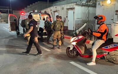 A guard is treated a the Qalandia checkpoint in the West Bank after being wounded in a drive by shooting (United Hatzalah)