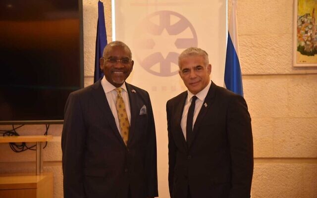 Foreign Minister Yair Lapid (R) and Gregory W. Meeks, Chair of the US House Foreign Affairs Committee, at the Foreign Ministry in Jerusalem, June 7, 2021 (Foreign Ministry)