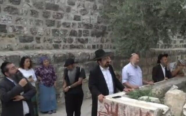 Jewish prayer on the Temple Mount, as reported by Channel 12 news, July 17, 2021 (Channel 12 screenshot)