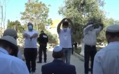 Jewish prayer on the Temple Mount, as reported by Channel 12 news, July 17, 2021. (Channel 12 screenshot)