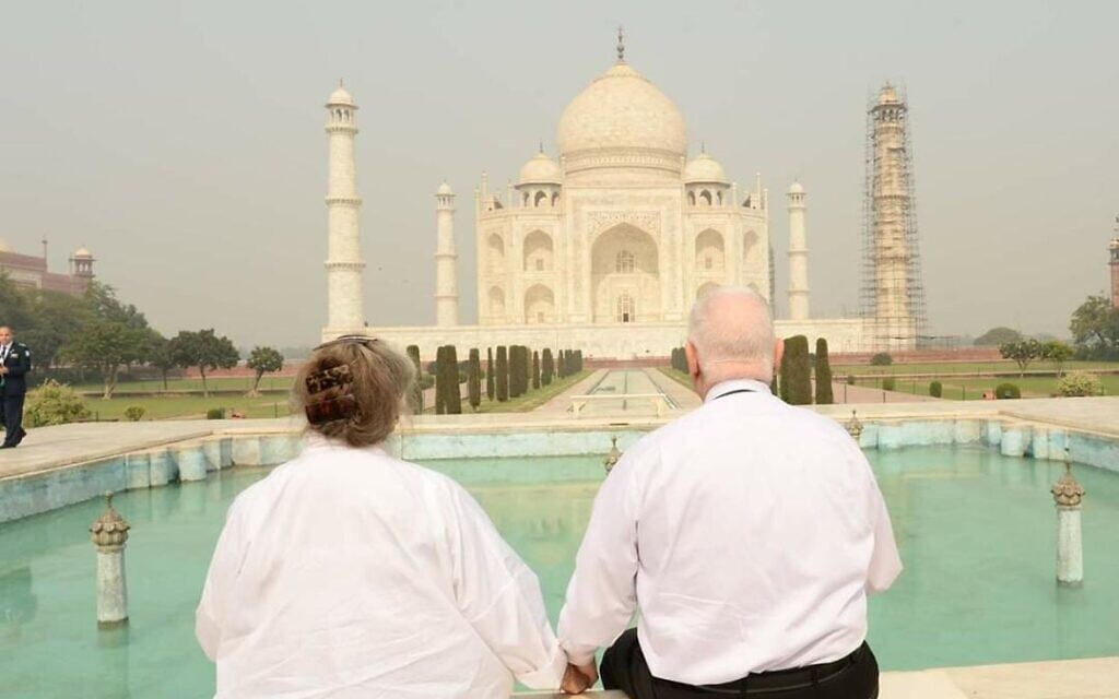 President Reuven Rivlin and his wife Nechama at the Tal Mahal in India,16 November 2016. (Mark Neyman/GPO)
